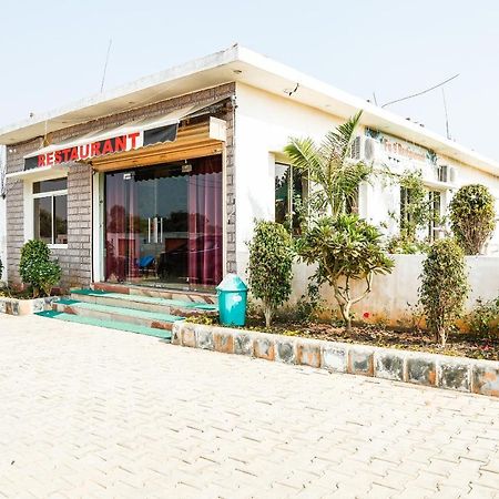 Oyo 23367 Farmsgreen Resort And Restaurant Orchha Ngoại thất bức ảnh