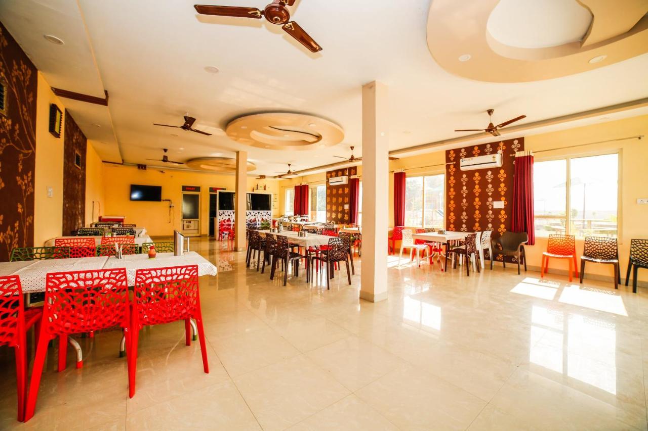 Oyo 23367 Farmsgreen Resort And Restaurant Orchha Ngoại thất bức ảnh